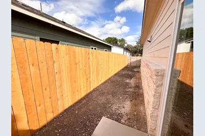 817 5th Street, Lockhart, TX 78644 - Photo 16