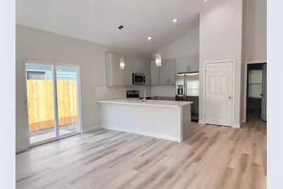 817 5th Street, Lockhart, TX 78644 - Photo 4