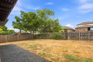 102 Chestnut Ct, Georgetown, TX 78633 - Photo 38