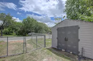 1307 Vine St, Georgetown, TX 78626 - Photo 40