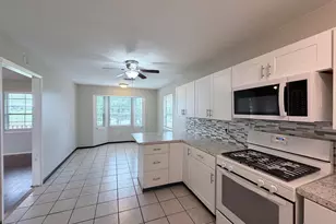 570 W Keanahalululu Ln, Bastrop, TX 78602 - Photo 8