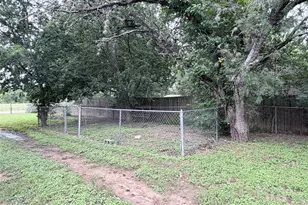 570 W Keanahalululu Ln, Bastrop, TX 78602 - Photo 24