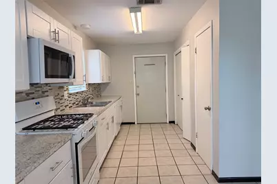 570 W Keanahalululu Lane, Bastrop, TX 78602 - Photo 6