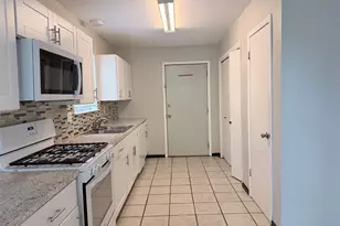 570 W Keanahalululu Ln, Bastrop, TX 78602 - Photo 6