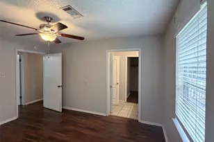 570 W Keanahalululu Ln, Bastrop, TX 78602 - Photo 12