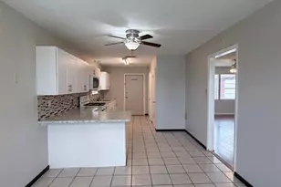 570 W Keanahalululu Ln, Bastrop, TX 78602 - Photo 4