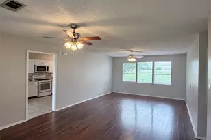 570 W Keanahalululu Ln, Bastrop, TX 78602 - Photo 2