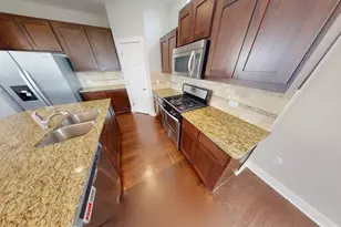 2021 Geniveive Ln, Austin, TX 78741 - Photo 10