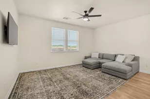 148 Hidalgo Ln, Elgin, TX 78621 - Photo 18
