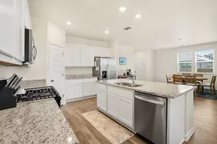 148 Hidalgo Ln, Elgin, TX 78621 - Photo 10