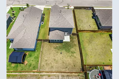 148 Hidalgo Lane, Elgin, TX 78621 - Photo 34