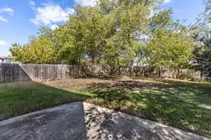 1422 Meadow Pkwy, San Marcos, TX 78666 - Photo 24