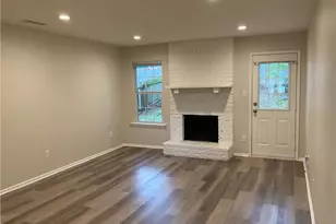 1908b Townesouth Cir, Austin, TX 78741 - Photo 2