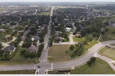 3949 Pinehurst Drive, Taylor, TX 76574 - Photo 4