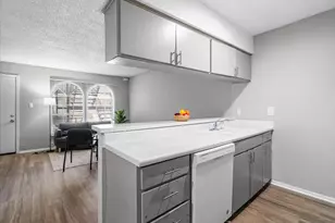 101 E 33rd St, Austin, TX 78705 - Photo 6