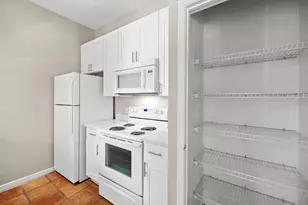 712 Graham Pl, Austin, TX 78705 - Photo 10