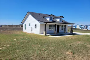 577 County Road 422 Rd, Stockdale, TX 78160 - Photo 4