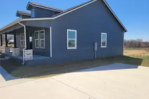 577 County Road 422 Rd, Stockdale, TX 78160 - Photo 18