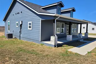 577 County Road 422 Rd, Stockdale, TX 78160 - Photo 20