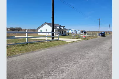 577 County Road 422 Road, Stockdale, TX 78160 - Photo 6