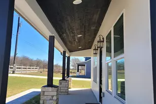 577 County Road 422 Rd, Stockdale, TX 78160 - Photo 8