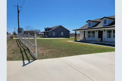 577 County Road 422 Road, Stockdale, TX 78160 - Photo 14