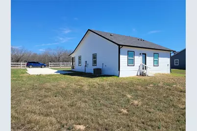577 County Road 422 Road, Stockdale, TX 78160 - Photo 12