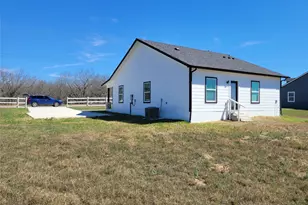 577 County Road 422 Rd, Stockdale, TX 78160 - Photo 12
