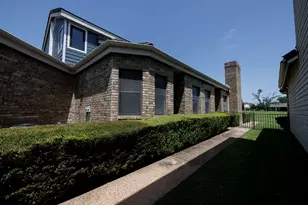 5 Champions Ln, Lakeway, TX 78734 - Photo 4