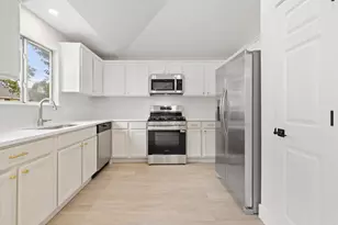 1006 Cottonbowl Dr, Taylor, TX 76574 - Photo 8