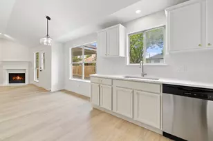 1006 Cottonbowl Dr, Taylor, TX 76574 - Photo 6