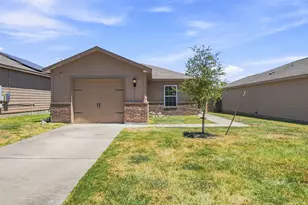 360 Farmer Ln, Jarrell, TX 76537 - Photo 2