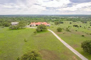 2810 Bridlewood Ranches Dr, San Marcos, TX 78666 - Photo 2