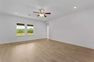 261 Rivers Edge Dr, Georgetown, TX 78628 - Photo 8