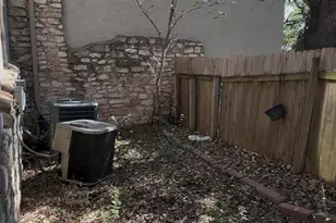 6810 Deatonhill Dr, Austin, TX 78745 - Photo 22