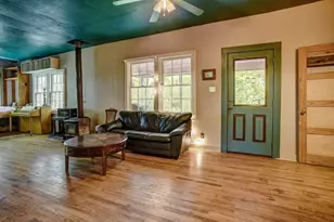 1905 Main St, Bastrop, TX 78602 - Photo 4