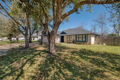 2010 Lark Lane, Taylor, TX 76574 - Photo 2