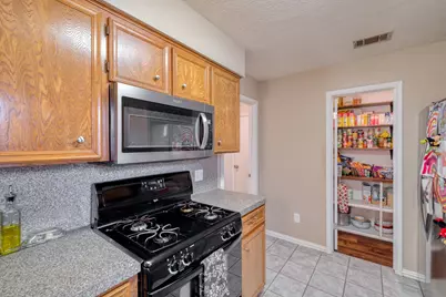 2010 Lark Lane, Taylor, TX 76574 - Photo 10