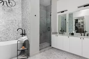 800 Embassy Dr, Austin, TX 78702 - Photo 14