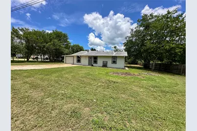 138 San Jacinto Street, Bastrop, TX 78602 - Photo 2