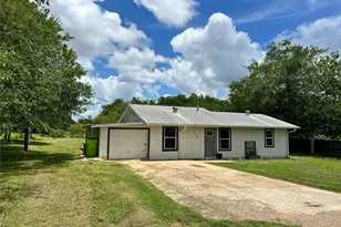 138 San Jacinto St, Bastrop, TX 78602 - Photo 4