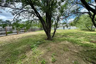 138 San Jacinto St, Bastrop, TX 78602 - Photo 28
