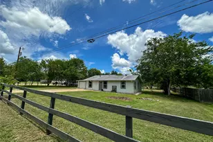 138 San Jacinto St, Bastrop, TX 78602 - Photo 1