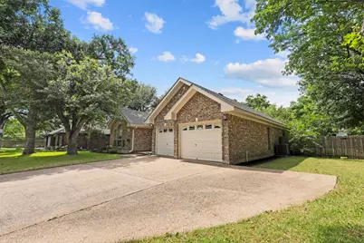 1906 Meadow Ridge Drive, Taylor, TX 76574 - Photo 2