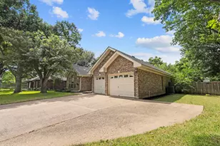 1906 Meadow Ridge Dr, Taylor, TX 76574 - Photo 2