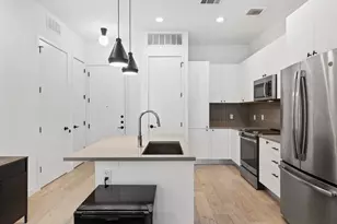 800 Embassy Dr, Austin, TX 78702 - Photo 6