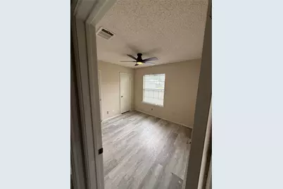 1100 E Logan Street, Round Rock, TX 78664 - Photo 12