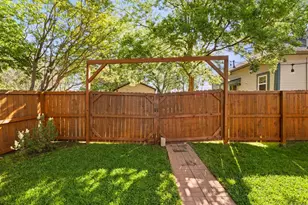 314 W 3rd St, Taylor, TX 76574 - Photo 28