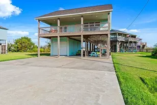 157 Verdia Dr, Crystal Beach, TX 77650 - Photo 1