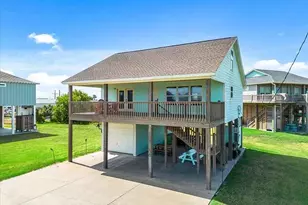 157 Verdia Dr, Crystal Beach, TX 77650 - Photo 2